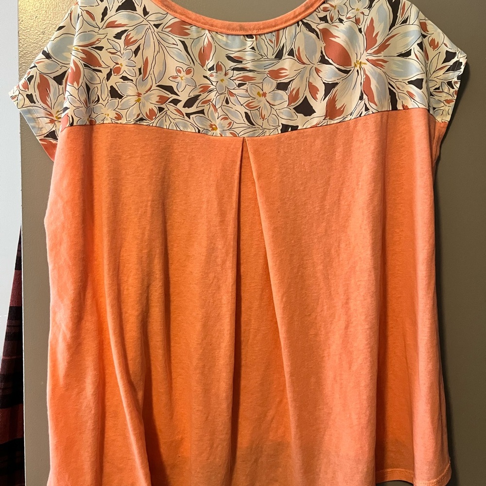 Umgee peach Top with Floral Sleeves - Picture 2 of 3